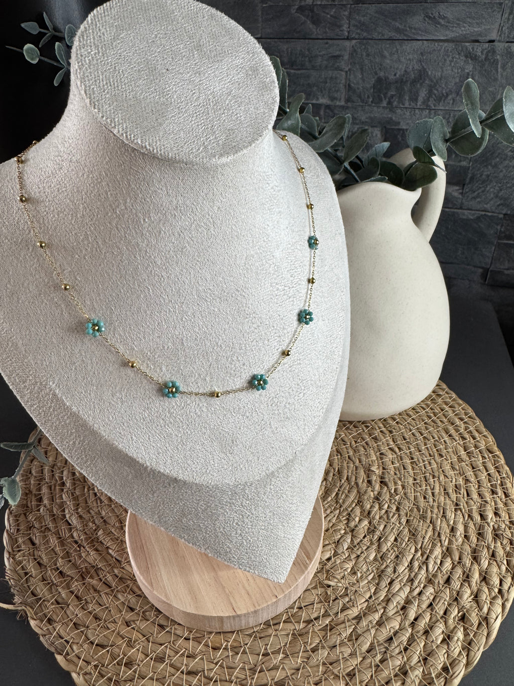 Collier fleurs bleues