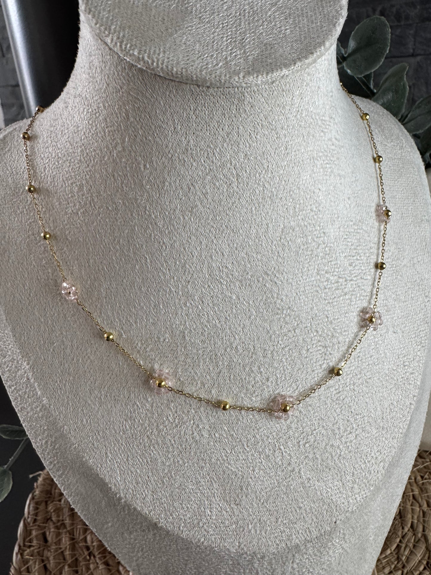 Collier fleures roses