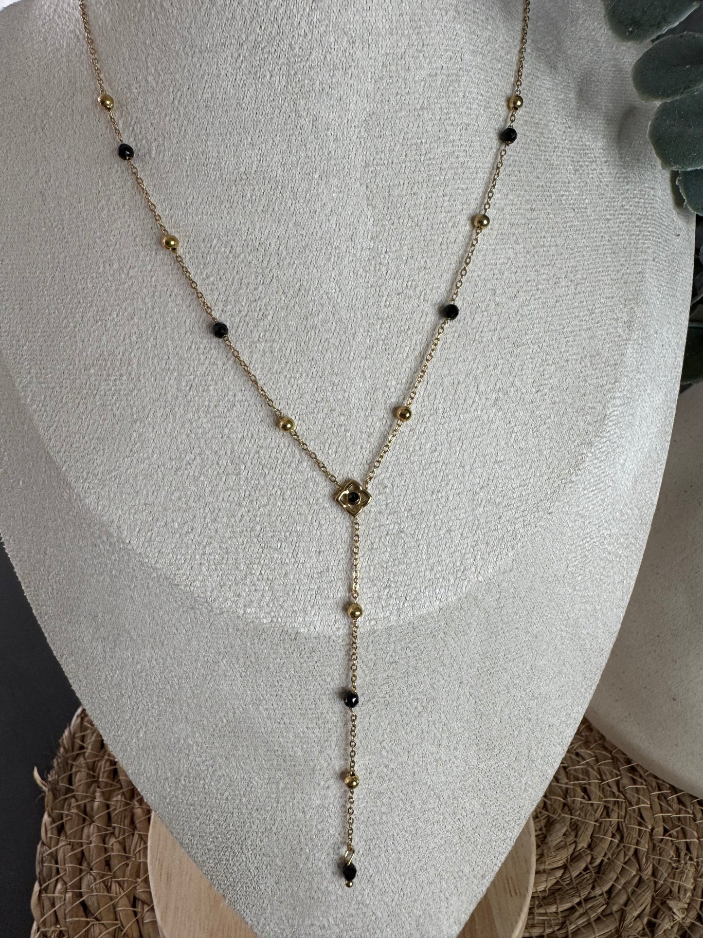 Collier cravate nuit d’or