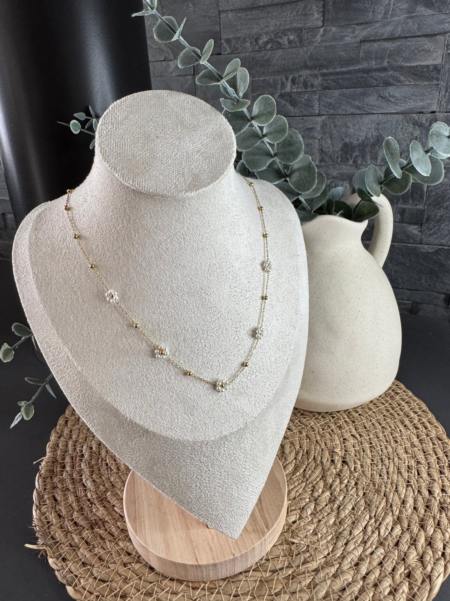 Collier fleures blanches